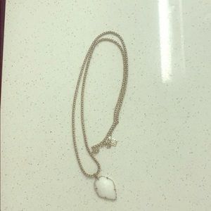 Kendra Scott gold chain necklace.